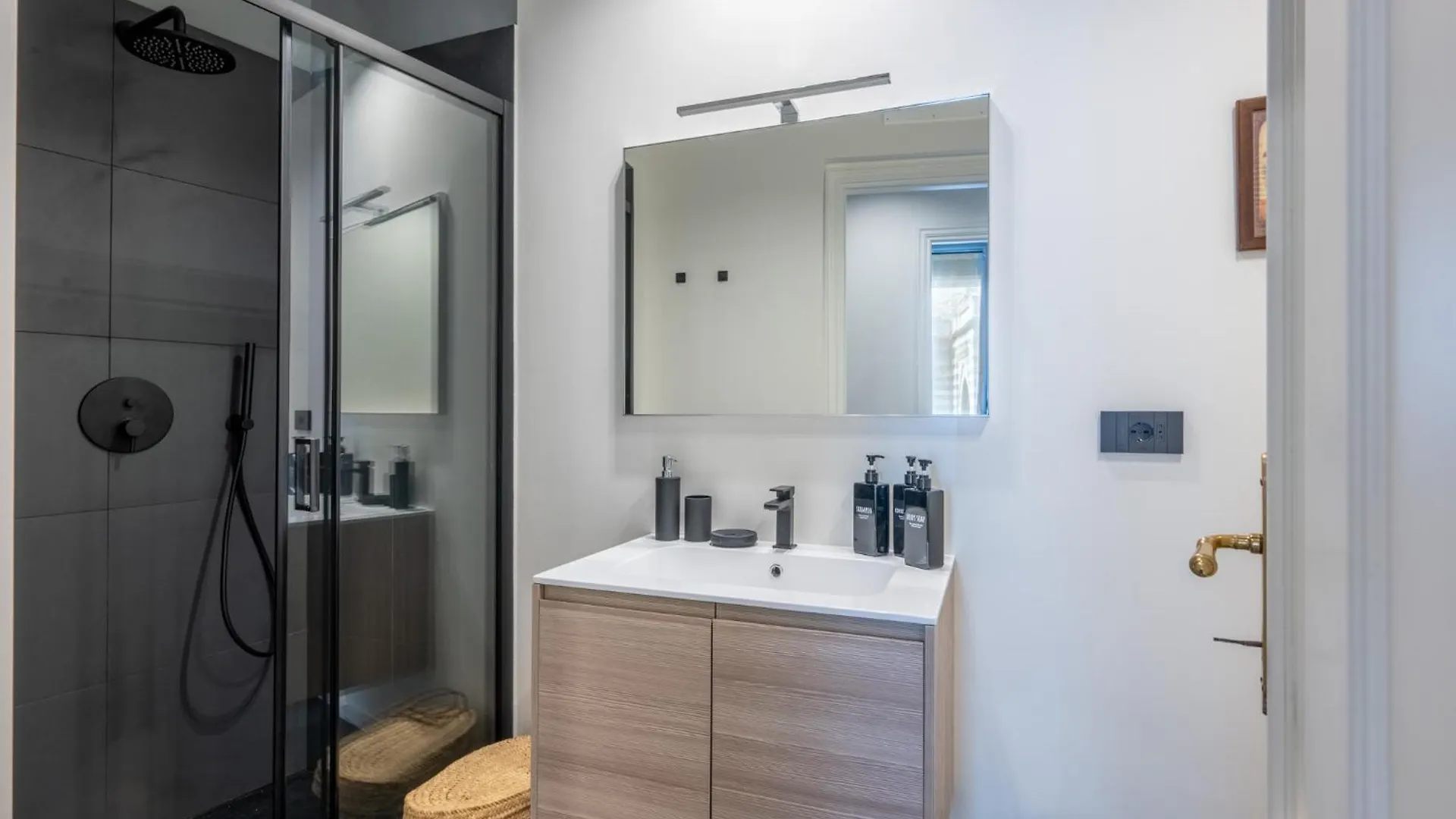 Daire Gisella Home 2 Bedrooms In The City Centre Cenova