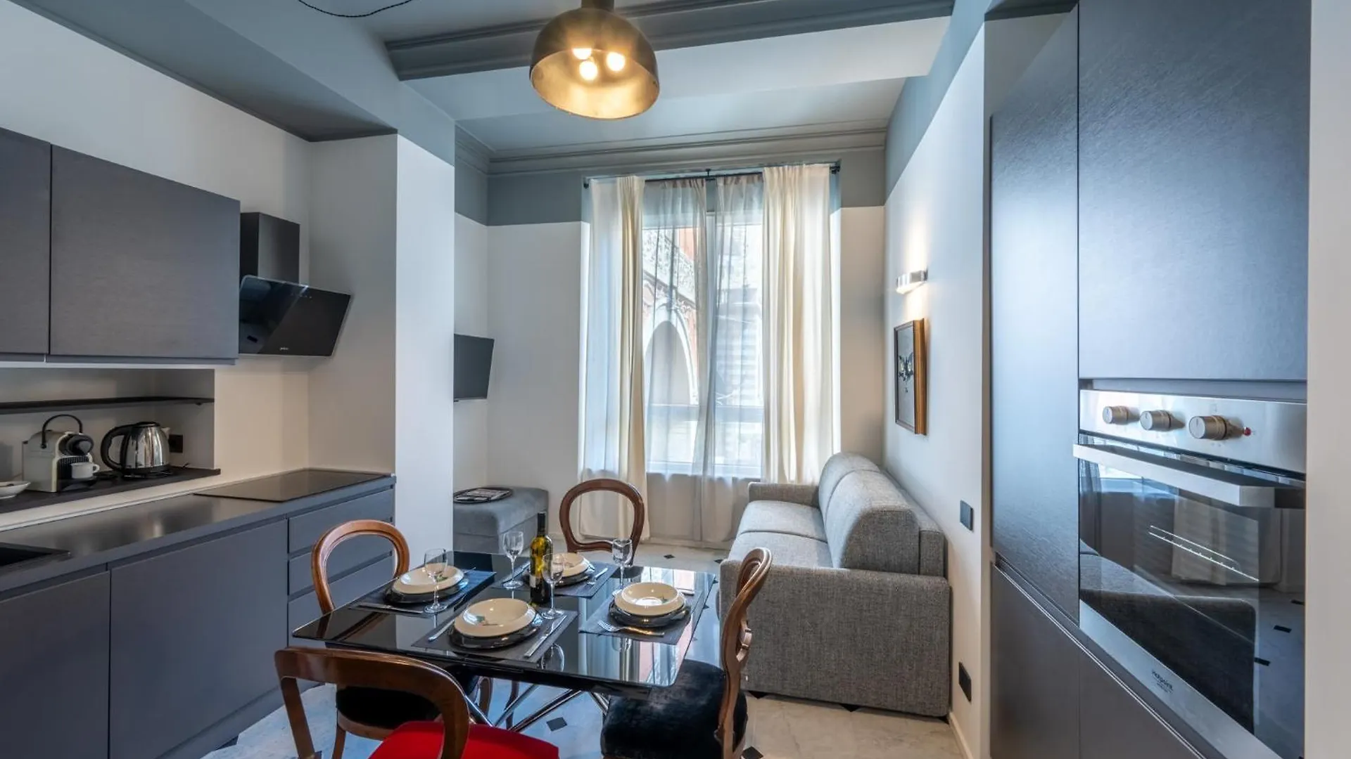 Gisella Home 2 Bedrooms In The City Centre Cenova Daire