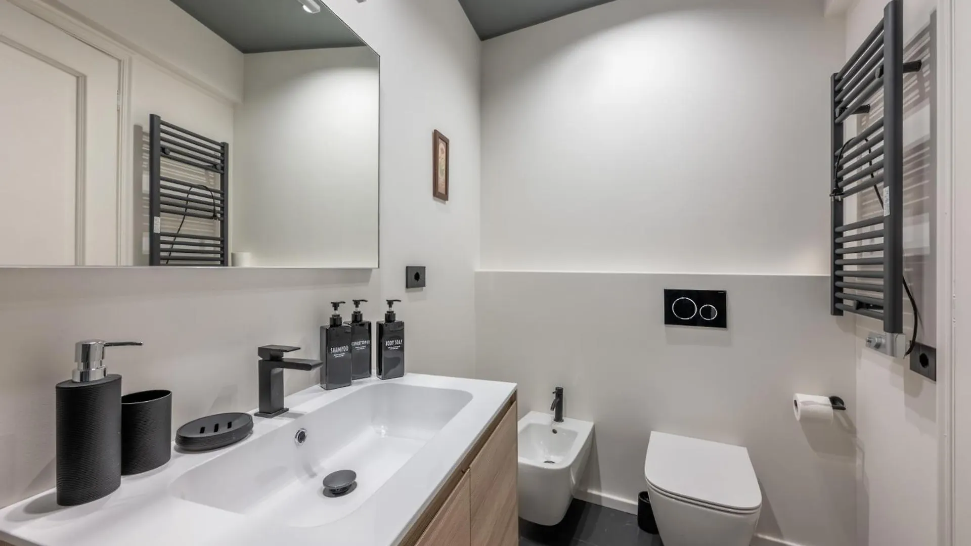 Gisella Home 2 Bedrooms In The City Centre Genoa Italy
